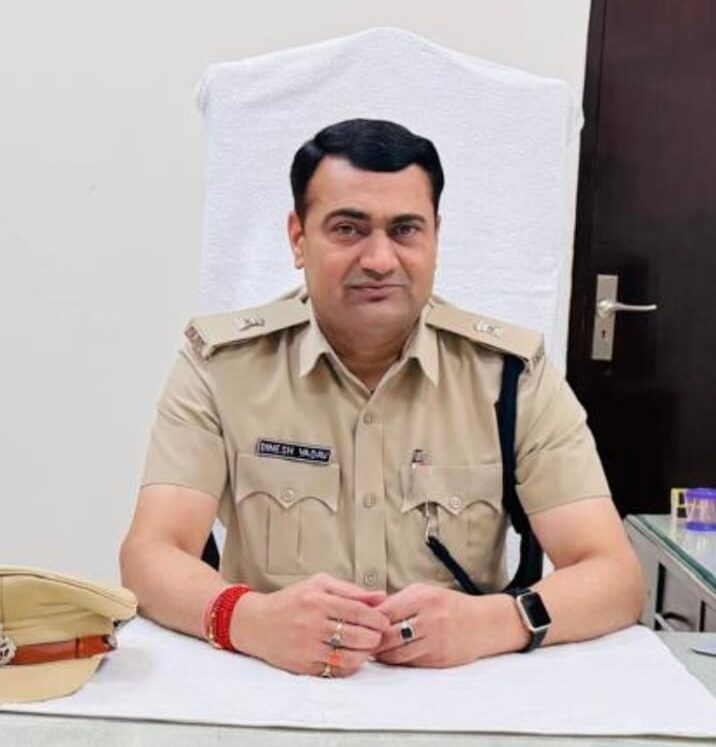 नारनौल निवासी दिनेश यादव