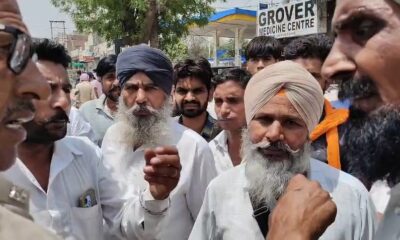 फतेहाबाद के रतिया में ट्रैक्टर चालान के विरोध में सड़क जाम करते किसान