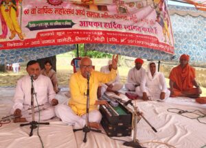 अटेली में आयोजित आर्य समाज वार्षिक उत्सव में उपस्थित श्रद्धालु।