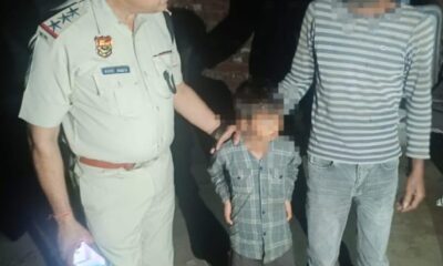 ऑपरेशन मुस्कान के तहत रेवाड़ी पुलिस द्वारा 6 वर्षीय बच्ची को परिजनों के हवाले करते हुए।