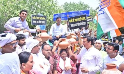 दिल्ली में पेयजल संकट के विरोध में प्रदर्शन करते कांग्रेस कार्यकर्ता।