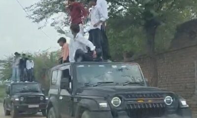 नूंह में बारात के दौरान थार गाड़ियों पर स्टंट करते युवक