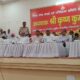 फतेहाबाद में ग्रीवेंस मीटिंग के दौरान अधिकारियों के साथ बैठक करते कैबिनेट मंत्री कृष्ण बेदी।