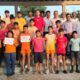योग जागरण यात्रा को हरी झंडी दिखाकर रवाना करते अतिथि और योग साधक।