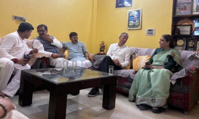 डॉ. अभय सिंह यादव से मिलतीं प्रदेश अध्यक्षा डॉ. अर्चना गुप्ता।