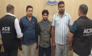 फरीदाबाद में रिश्वतखोरी मामले में कार्रवाई करती एसीबी टीम।