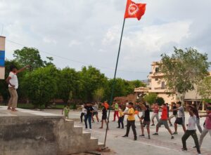 डिग्री कॉलेज खोड़ में आयोजित युवा चरित्र निर्माण शिविर में योग एवं आत्मरक्षा प्रशिक्षण लेते युवा प्रतिभागी।