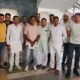 रोडवेज चालक पर हमले के मामले को लेकर महाप्रबंधक से मुलाकात करते कर्मचारी
