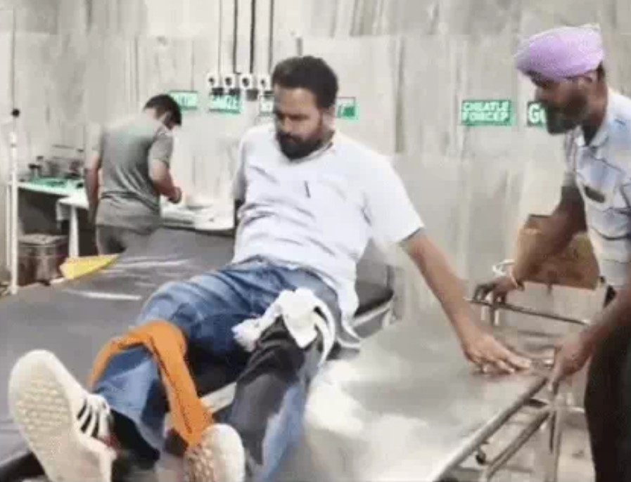 पंजाब के बटाला में AAP नेता और सरपंच पर फायरिंग, दोनों पैरों में लगी गोली