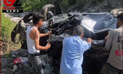 कुल्लू के सरसाड़ी क्षेत्र में गहरी खाई में गिरी कार के बाद राहत एवं बचाव कार्य करते स्थानीय लोग और पुलिस टीम।