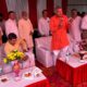 निजामपुर खंड कार्यालय में पंचायत प्रतिनिधियों को संबोधित करते सांसद धर्मवीर सिंह।