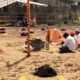 गुजरवास स्थित श्री जोतराम धाम में 51 धुना तपस्या के पहले दिन अग्नि के मध्य विराजमान बिल्लू भगत।