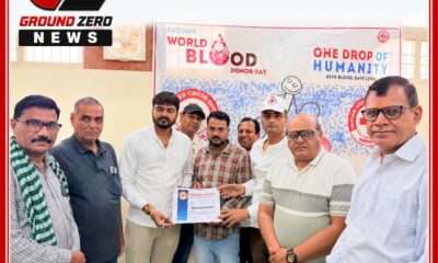नारनौल में विश्व रक्तदाता दिवस पर दीपक यादव को सम्मानित करते हुए।