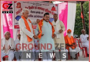 सैदअलीपुर में आर्य वीर चरित्र निर्माण एवं आत्मरक्षा शिविर के शुभारंभ अवसर पर उपस्थित अतिथि और प्रतिभागी।