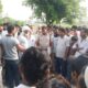 बीवां-पहाड़ी रोड पर हादसे के बाद मौके पर मौजूद पुलिस और ग्रामीण।