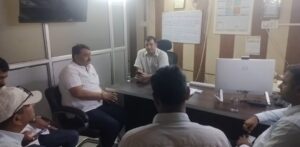 तावडू नगर पालिका कार्यालय में रिकॉर्ड जांच करती सीएम फ्लाइंग टीम।