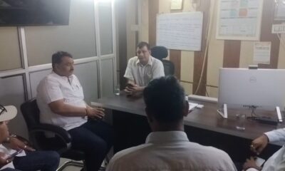 तावडू नगर पालिका कार्यालय में रिकॉर्ड जांच करती सीएम फ्लाइंग टीम।