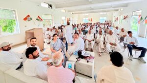 अटेली में आयोजित बैठक में मतदाता सूची पुनरीक्षण अभियान पर चर्चा करते कांग्रेस नेता और कार्यकर्ता।