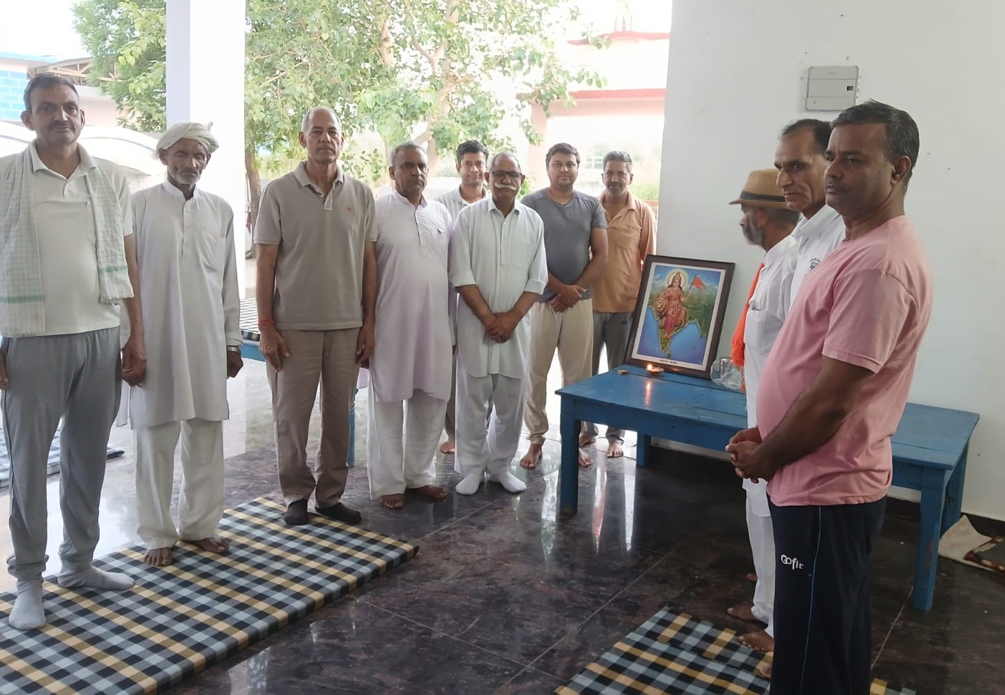 तोबड़ा गांव में आयोजित तीन दिवसीय योग एवं स्वास्थ्य शिविर का शुभारंभ करते जिला प्रमुख डॉ. राकेश कुमार