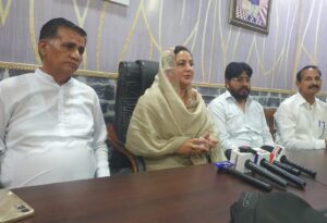 फतेहाबाद में मीडिया से बातचीत करते हुए इनेलो नेता सुनैना चौटाला।