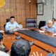 मतदाता सूची पुनरीक्षण अभियान की समीक्षा करते प्रशासनिक अधिकारी।