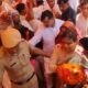 नूंह में भाजपा प्रदेश अध्यक्ष डॉ. अर्चना गुप्ता का स्वागत करते कार्यकर्ता