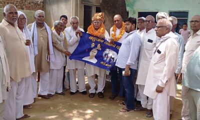 लक्ष्मीनारायण यादव को पार्टी में शामिल करते हुए नेताजी अतरलाल।