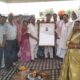 श्री श्याम गौ सेवा धाम सतनाली में गौवंश के लिए निर्मित नया शेड और उपस्थित गोभक्त।