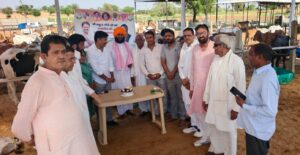 श्री श्याम गौ सेवा धाम में राहुल गांधी के जन्मदिवस पर गौसेवा करते कांग्रेस कार्यकर्ता एवं नवनियुक्त ब्लॉक अध्यक्ष रामरूप बारडा का स्वागत करते पदाधिकारी।