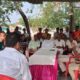 सुभाष पार्क में लोगों को संबोधित करते डीएसपी संजीव बल्हारा