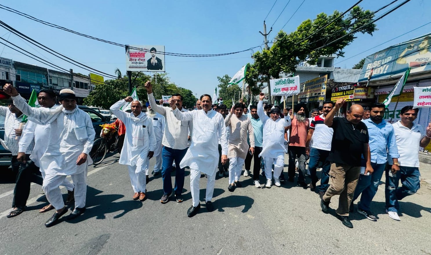 यमुनानगर में भारत-अमेरिका ट्रेड डील के विरोध में पैदल मार्च निकालते किसान।