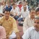 जिला सचिवालय पर प्रदर्शन करते अध्यापक संघ के सदस्य