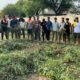 सतनाली खेल स्टेडियम में सफाई करते खिलाड़ी
