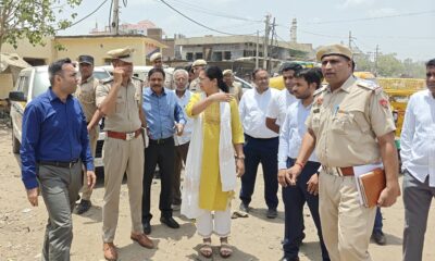 बड़कली चौक का निरीक्षण करते प्रशासनिक अधिकारी