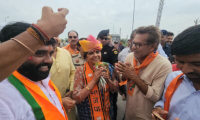 महेंद्रगढ़ में भाजपा प्रदेश अध्यक्ष अर्चना गुप्ता का स्वागत करते भाजपा कार्यकर्ता।