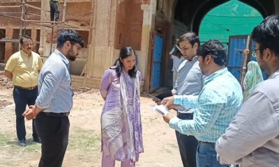 महेंद्रगढ़ किले के जीर्णोद्धार कार्य का निरीक्षण करती डीसी अनुपमा अंजली।