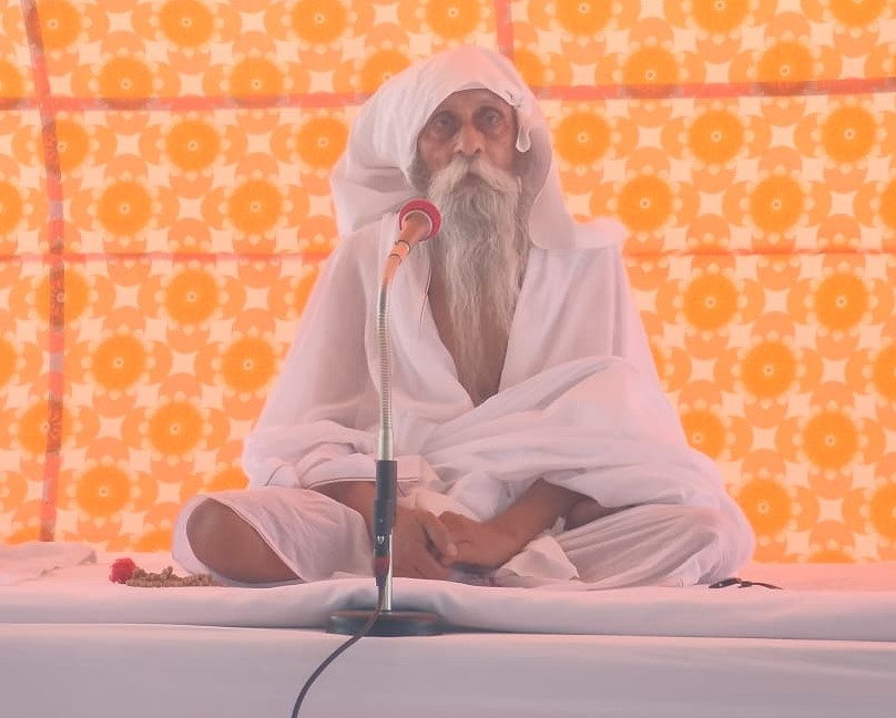 नारनौल की नई अनाज मंडी में आयोजित सत्संग को संबोधित करते परम संत बाबा उमाकान्त जी महाराज।