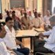 निजामपुर कृषि सहकारी समिति की बैठक में किसानों को संबोधित करते समिति के पदाधिकारी।