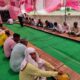 श्यामपुरा स्थित बाबा भैया मंदिर परिसर में प्रसाद ग्रहण करते हुए।