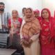 बिजली निगम के एसडीओ को ज्ञापन सौंपते हुए पंचायत सदस्य।