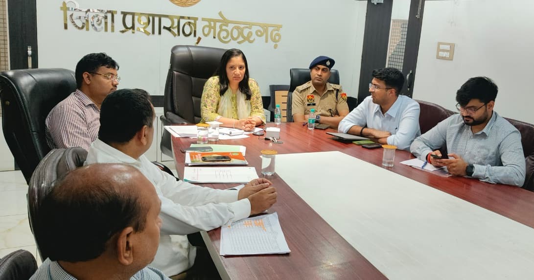 वीडियो कांफ्रेंस में मौजूद उपायुक्त अनुपमा अंजली।