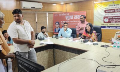 समाधान शिविर में आमजन की शिकायतें सुनती डीसी अनुपमा अंजली।