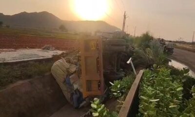नांगल चौधरी के पास NH-148B हाईवे पर नहर में गिरा JK सुपर सीमेंट से भरा ट्रक।