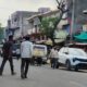 नांगल चौधरी के टी-पॉइंट पर सड़क किनारे खड़े वाहनों और अतिक्रमण के कारण प्रभावित यातायात।