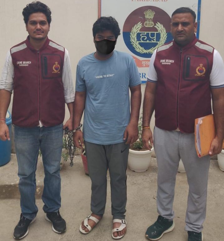 पत्नी की हत्या के मामले में गिरफ्तार आरोपी अमित पुलिस हिरासत में।