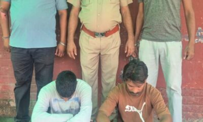 हाईवे पर साधु का भेष बनाकर स्नैचिंग करने वाले गिरोह के गिरफ्तार आरोपी पुलिस के साथ।