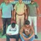 हाईवे पर साधु का भेष बनाकर स्नैचिंग करने वाले गिरोह के गिरफ्तार आरोपी पुलिस के साथ।