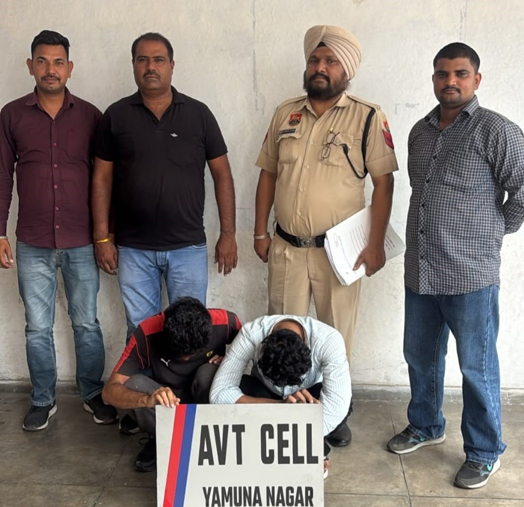 छछरौली ट्रक चोरी मामले में गिरफ्तार दोनों आरोपी पुलिस की गिरफ्त में।