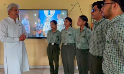 नारनौल में छात्रों के साथ संवाद करते हरियाणा कांग्रेस अध्यक्ष राव नरेंद्र सिंह।