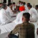 खारा खेड़ी गांव में पूर्व सरपंच राजेंद्र खिलेरी को श्रद्धांजलि अर्पित करते कुलदीप बिश्नोई।